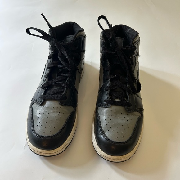 Nike Boy’s Black and Gray Sneakers - Picture 4 of 15